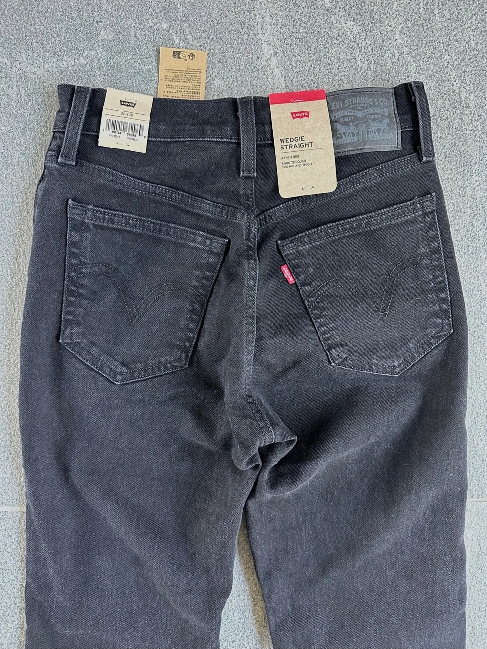 NWT Levi's *FLAWED* 26 x 28 Black Wedgie Straight Ankle Jeans Button fly Denim